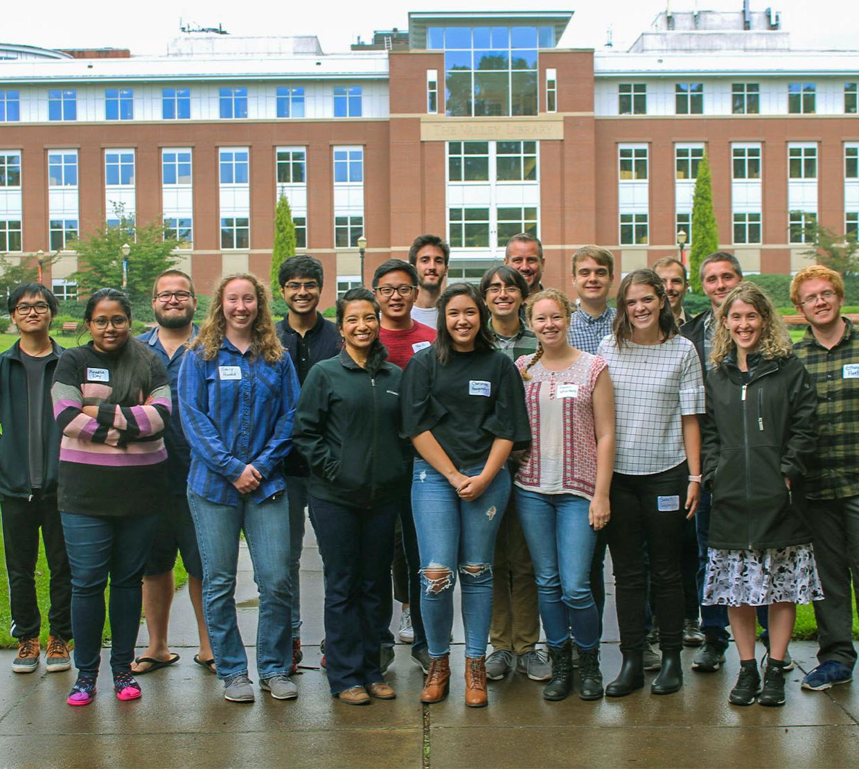 2019 new graduate students in the library quad